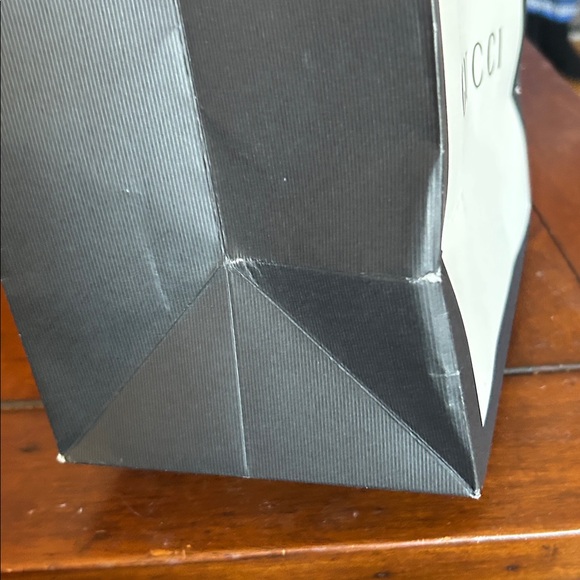 Gucci Monochrome Shopping Bag - Picture 10 of 11